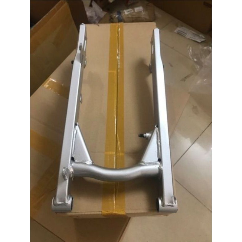 Gắp sau xe super dream