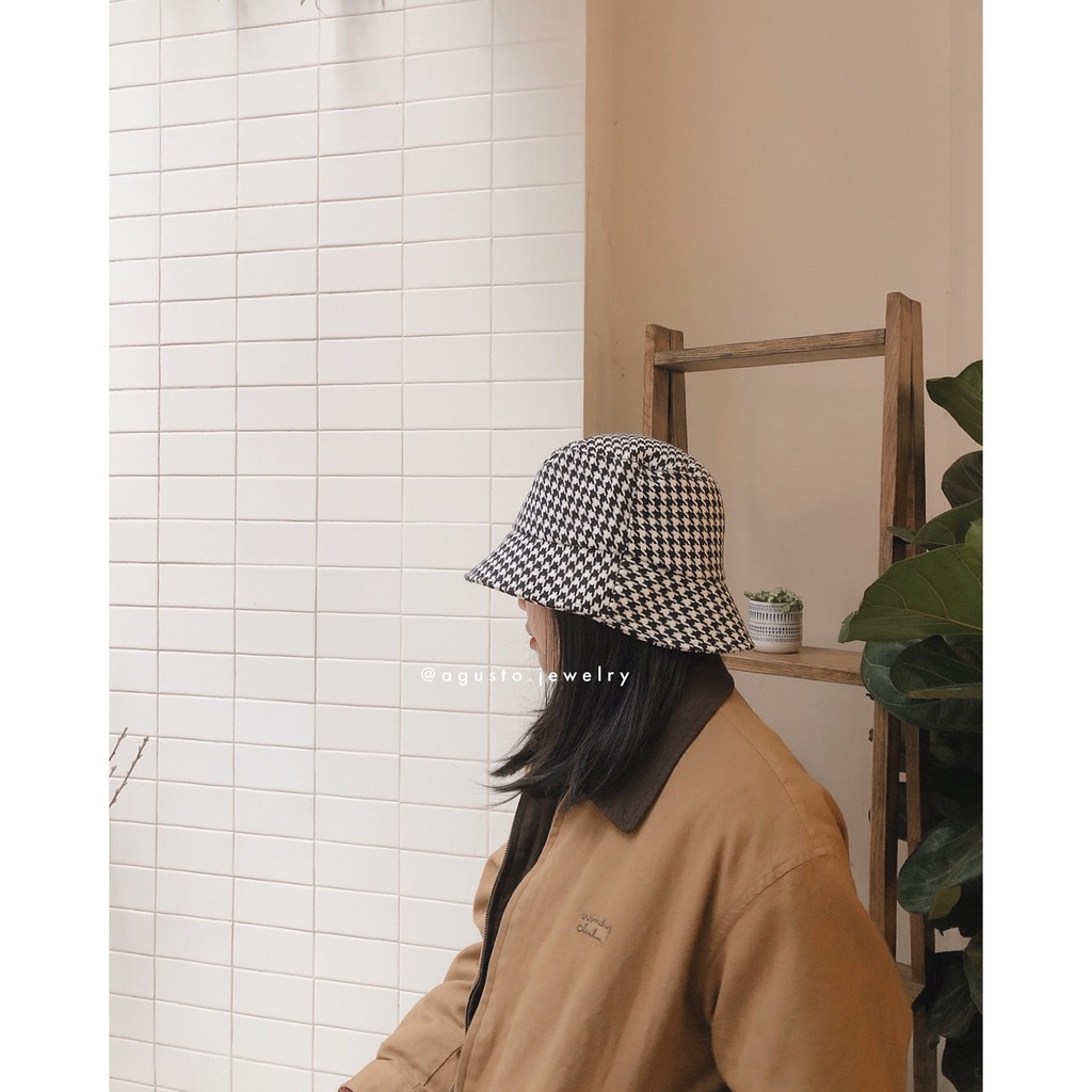 bucket hat họa tiết cánh gián