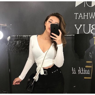 Áo Crop top dài tay body buộc vạt chéo cổ tim sexyy - by SugarG
