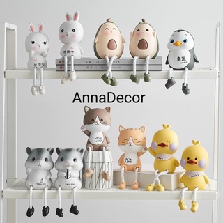 Tượng bằng nhựa nhân vật hoạt hình với đôi chân dài dùng để trang trí