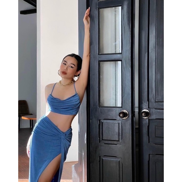 Set áo croptop nhũ 2 dây + Chân váy xẻ tà thiết kế