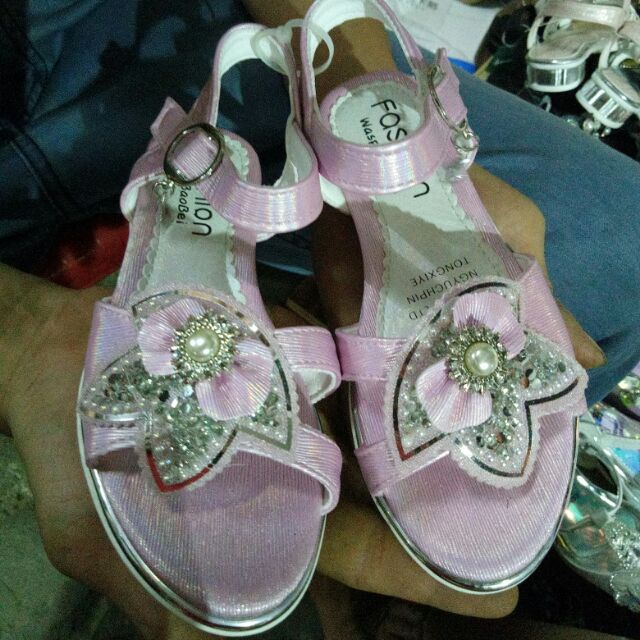 Giày cao gót cho bé