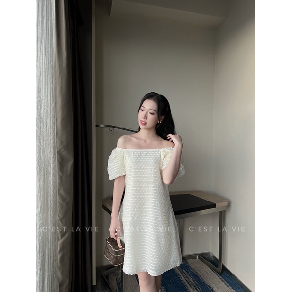 Váy cổ vuông  dáng suông C'est la vie