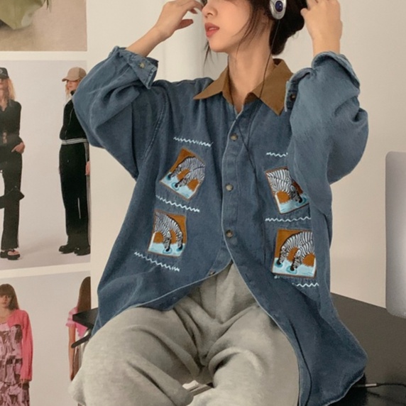 Áo khoác Zhelihangfei denim tay dài dáng rộng thêu họa tiết kiểu retro Mỹ cá tính