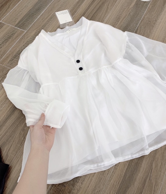 Áo baby doll trắng tay voan cúc