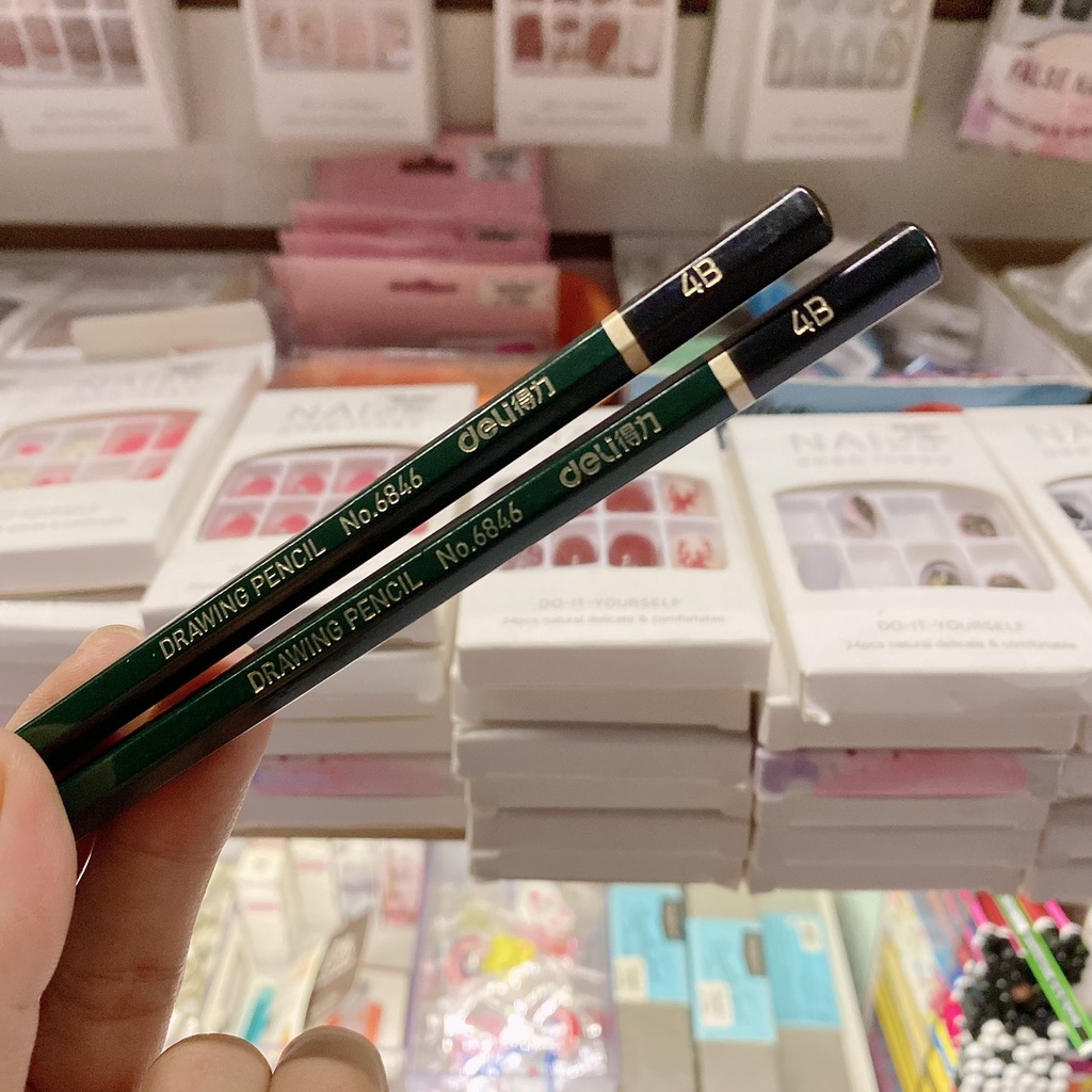 Bút chì 4B Deli hàng cao cấp cầm nhẹ viết êm.