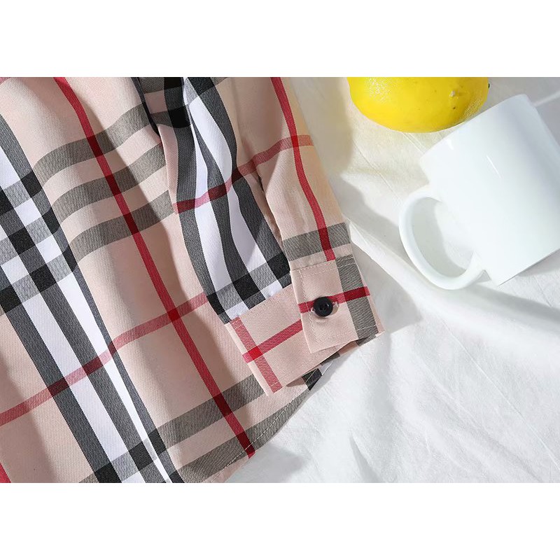 Stylish men's long-sleeved shirt with vertical stripes