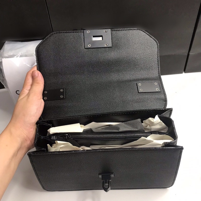 Túi đeo chéo khoá gạt kim loại full màu đen có túi giấy