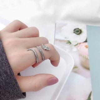 Nhẫn rắn bạc thái