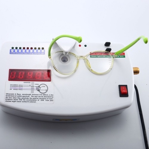 Mắt kính chống bức xạ có thể thay thế cho trẻ em