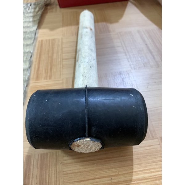 Búa cao su cán gỗ