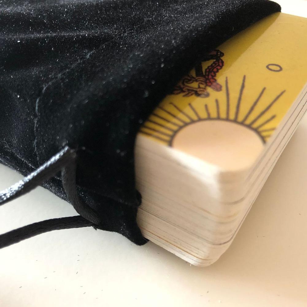 Túi dây rút dùng để đựng thẻ bài Tarot tiện lợi