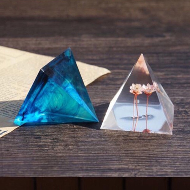 Khuôn resin chóp kim tự tháp 5cm