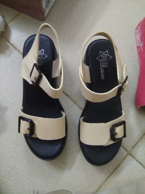 Sandal Dusto sale off