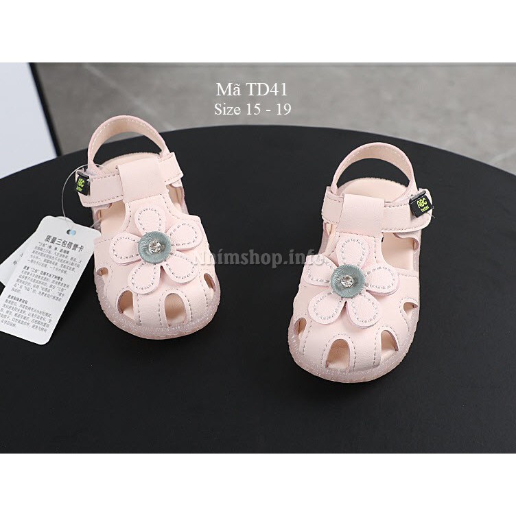 Giày sandal tập đi cho bé gái gắn hoa thời trang đế chống trơn TD41 (Size cho bé 6 - 24 tháng)