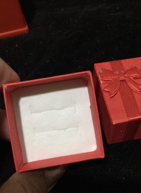 Combo-24 hộp nhỏ nơ đỏ ép có miếng mút bên trong 4x4x2,5cm