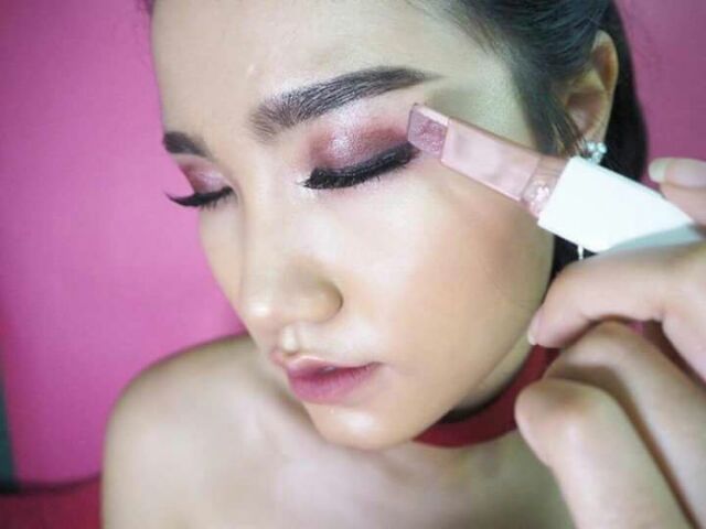 Màu Vẽ mắt sáp EYE SHADOW NOVO dạng cây son | BigBuy360 - bigbuy360.vn