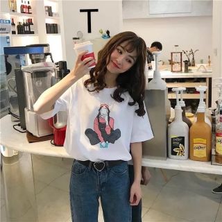 Áo cô gái chụp hình
