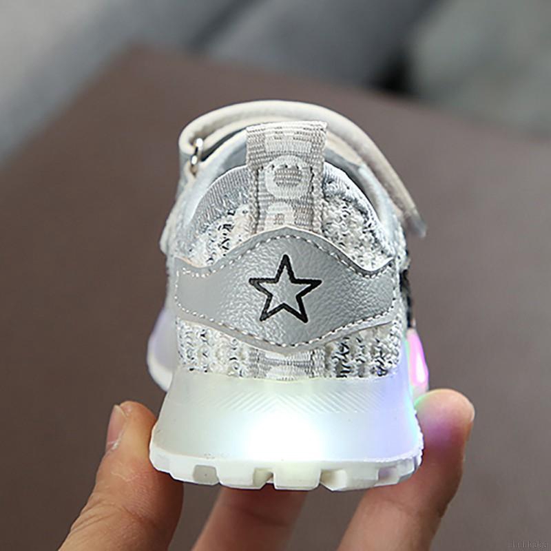 Giày đế mềm chống trượt có đèn LED cho bé