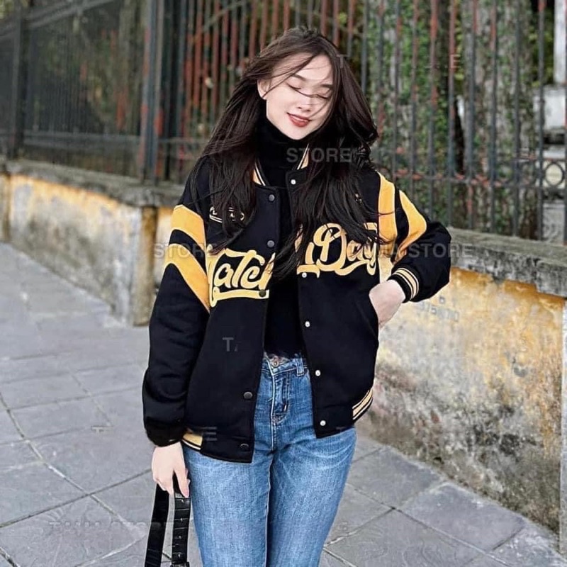 áo khoác nỉ dáng bóng chày new tag Cực đẹp (đen chữ vàng)