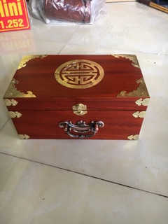 Hop dung con dau go huong