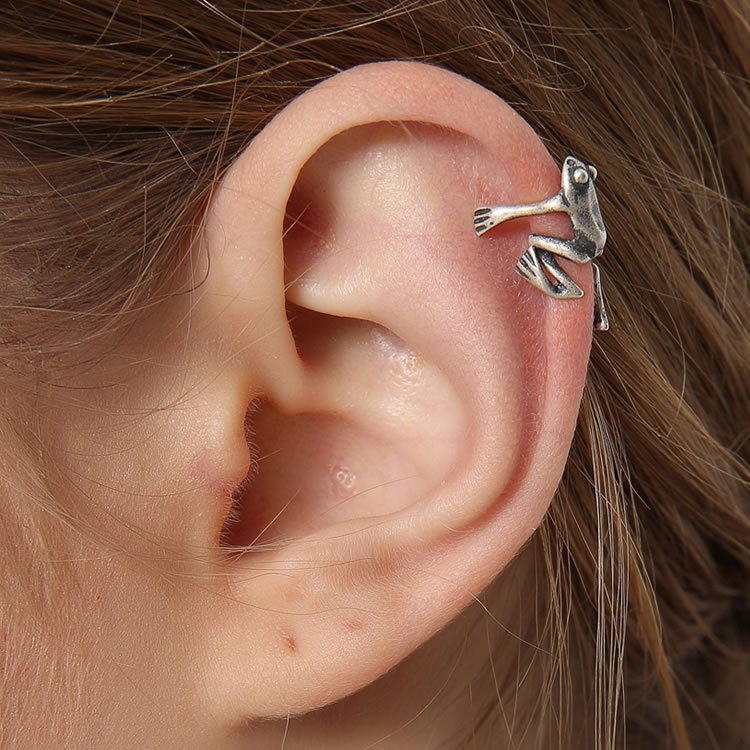 Stainless Steel Tree Frog Fake Cartilage Ear Cuff/ Crawl Frog Ear Cuffs Clip Ear Cuff Women Earrings /Non Piercing Helix Cartilage Ear Clip /Simple temperament Studs Earrings