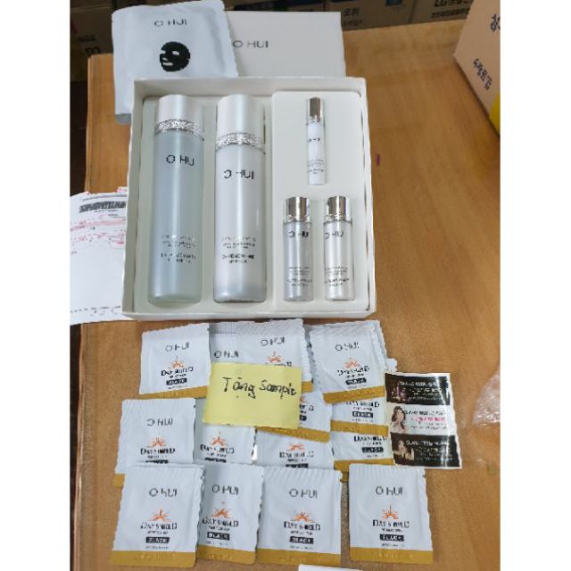 SET DƯỠNG TRẮNG DA OHUI EXTREME WHITE SNOW VITAMIN.