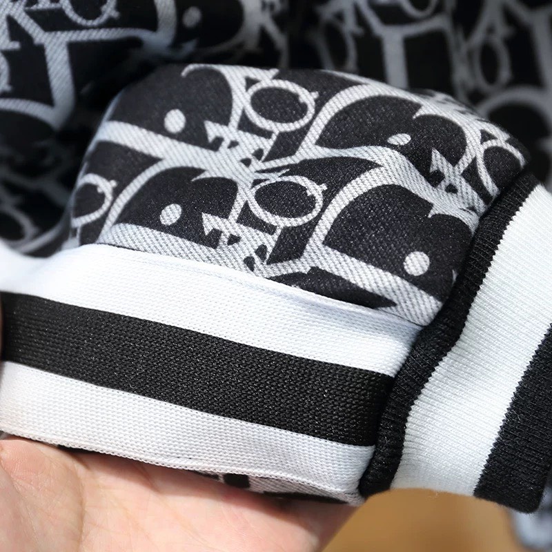 Bộ quần áo thu đông họa tiết DR