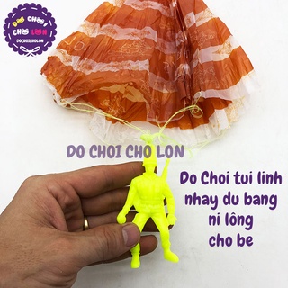 Đồ chơi ném lính nhảy dù trở về tuổi thơ