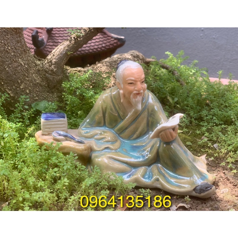 Tượng tiểu cảnh khổng tử đọc sách d18cm gốm sứ Bát Tràng