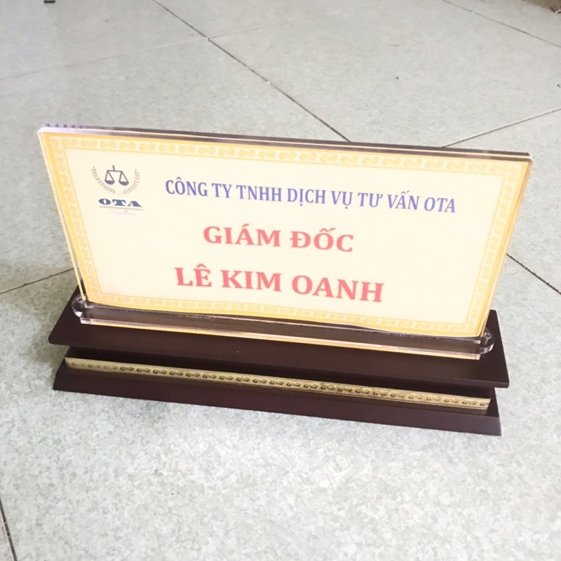 Biển Chức Danh mica đế gỗ