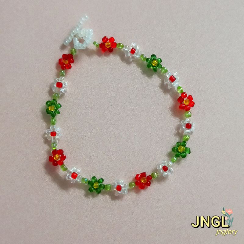 Vòng tay hạt cườm kết hoa nhí màu đỏ | beaded flower bracelet