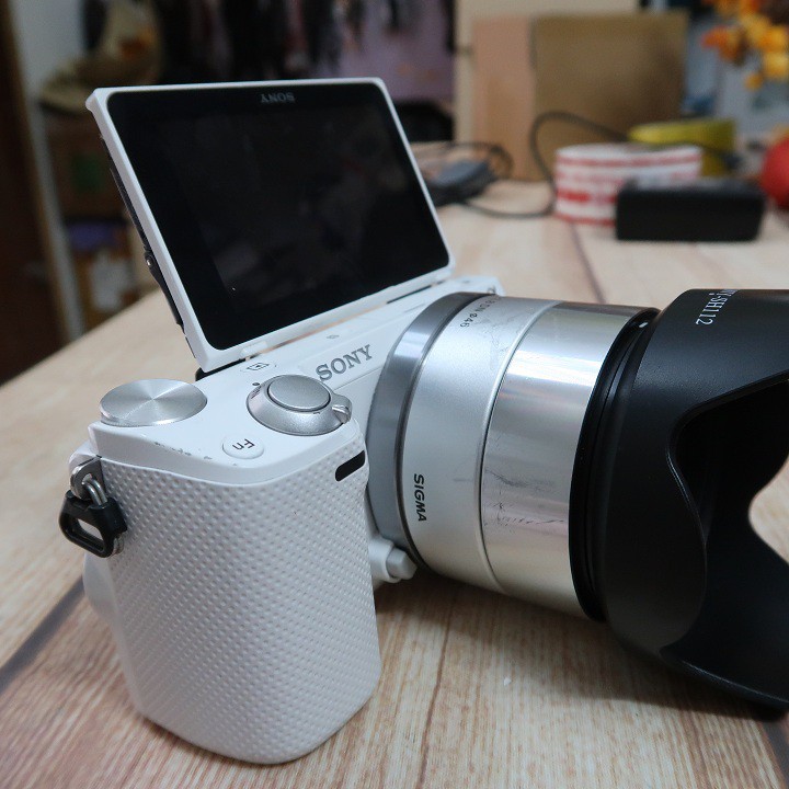 Máy ảnh Sony Nex 5R kèm lens Sigma 30f2.8 ART có wifi