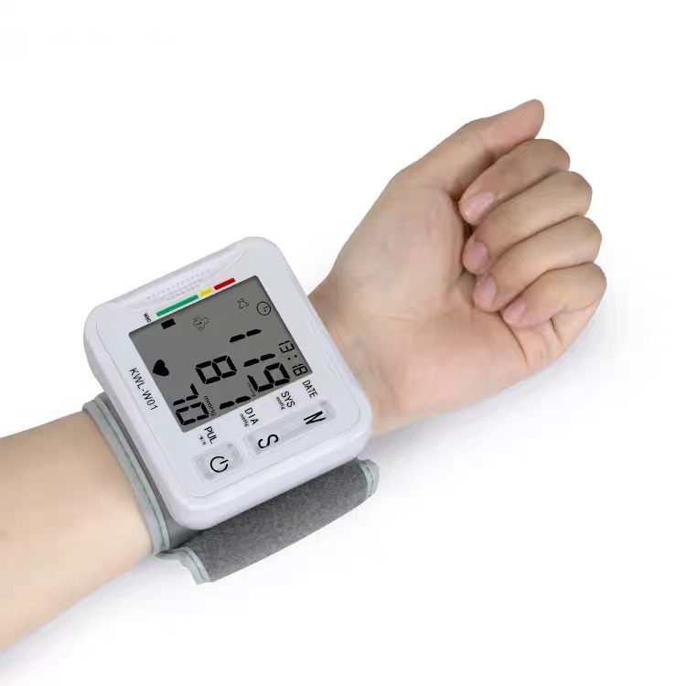 Máy đo huyết áp cổ tay máy đo huyết áp điện tử cảm ứng màn hình LCD NC23