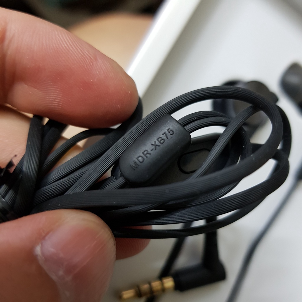 Tai nghe Sony MDR-XB75AP extrabass, chân cắm 3.5mm, có mic đàm thoại