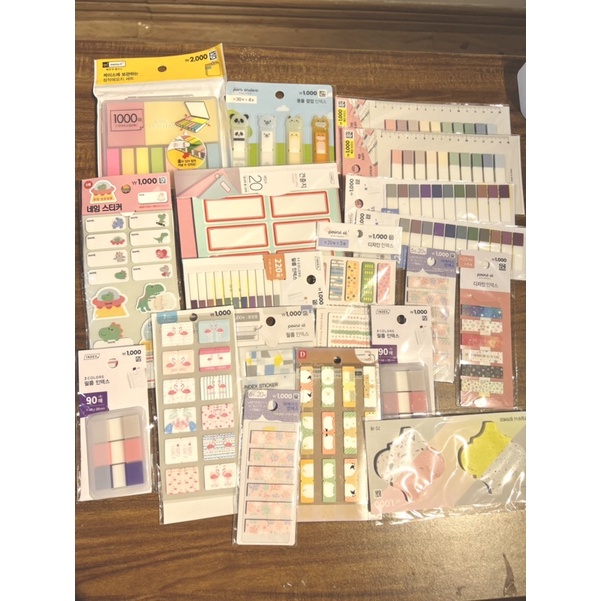 Đa dạng các loại giấy note của Daiso dùng ghi chép trang trí học tập