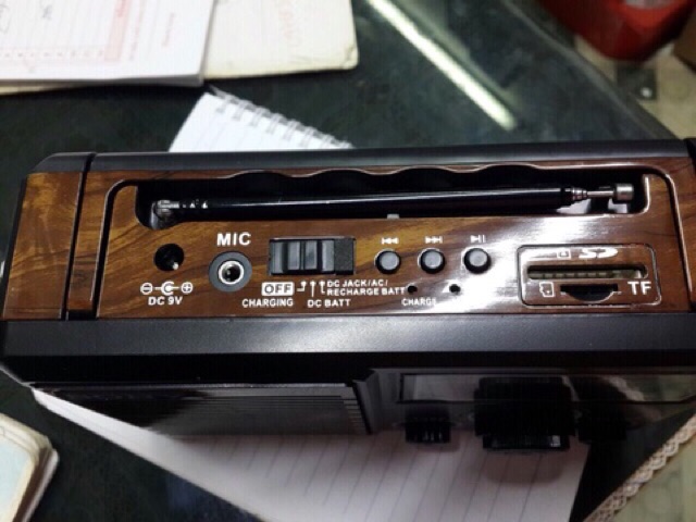 Đài radio Sony sw888