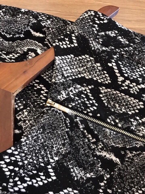 Đầm ck ôm hoạ tiết rắn