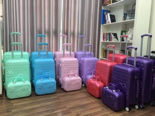 \SIZE 20/ VALI KÉO HELLO KITTY SIÊU CUTE