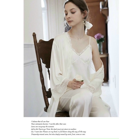 Bộ lụa kèm choàng lụa trơn màu studio