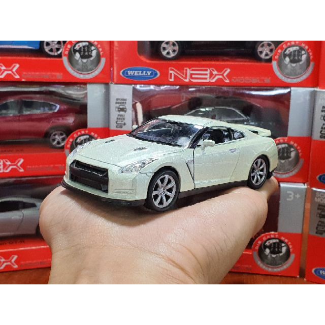 Xe mô hình NISSAN GT-R hãng sản xuất WELLY tỉ lệ 1:36 (Trắng )