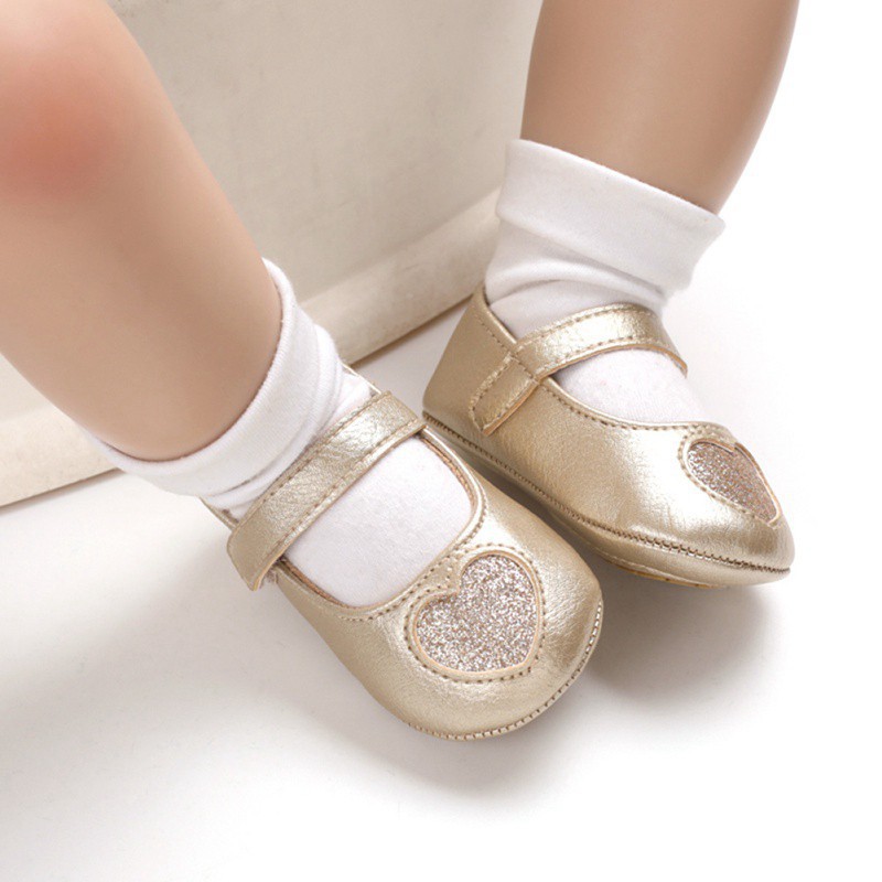 Giày Hình Trái Tim Đế Mềm Chống Trượt Cho Bé Tập Đi