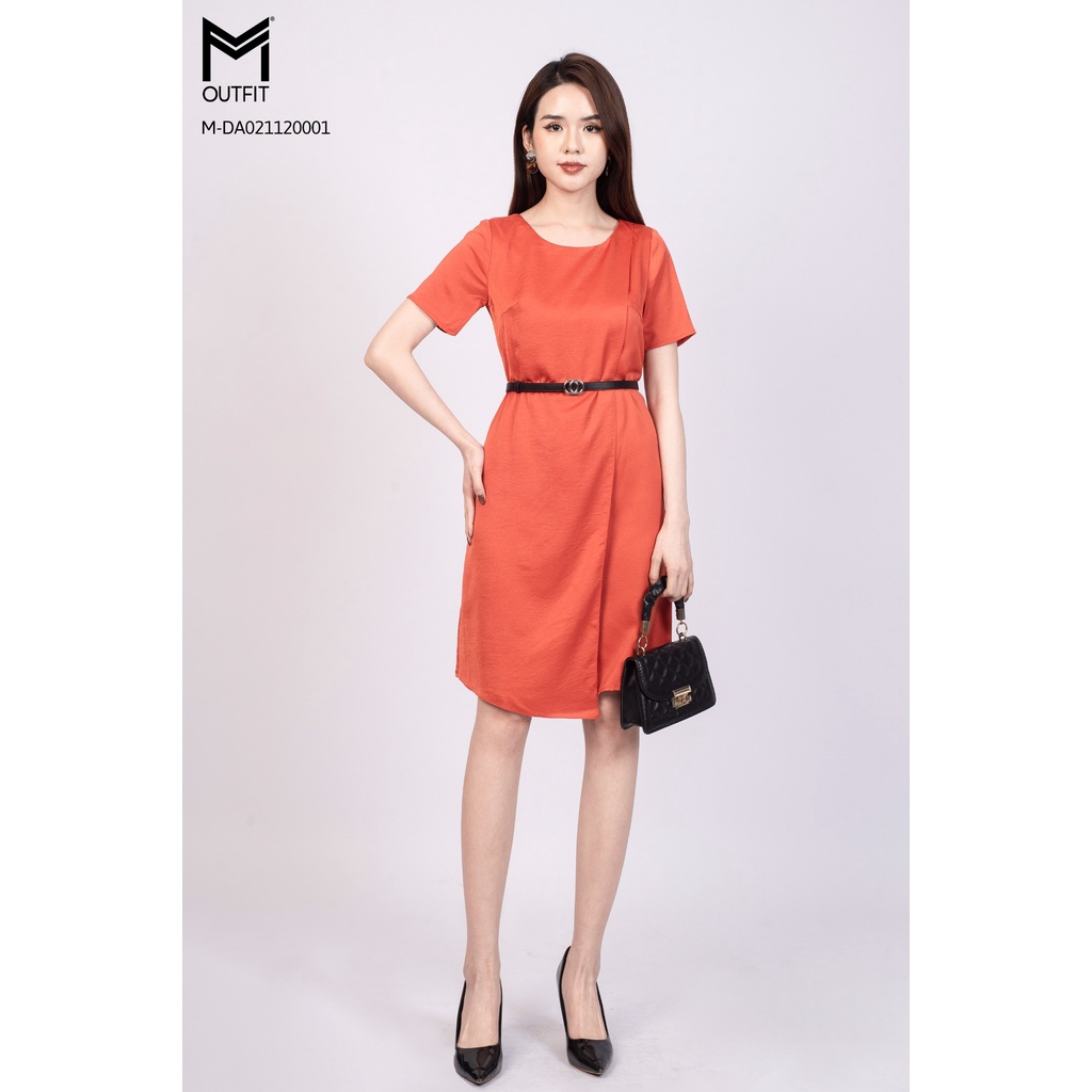 Đầm Suông Tà Lệch kèm thắt lưng MMOutfit M-DA021120001