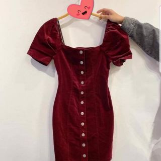 Váy đỏ xinh đẹp ai mua note tên giúp em
