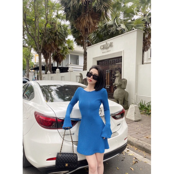 Đầm xoè tay loe hở lưng