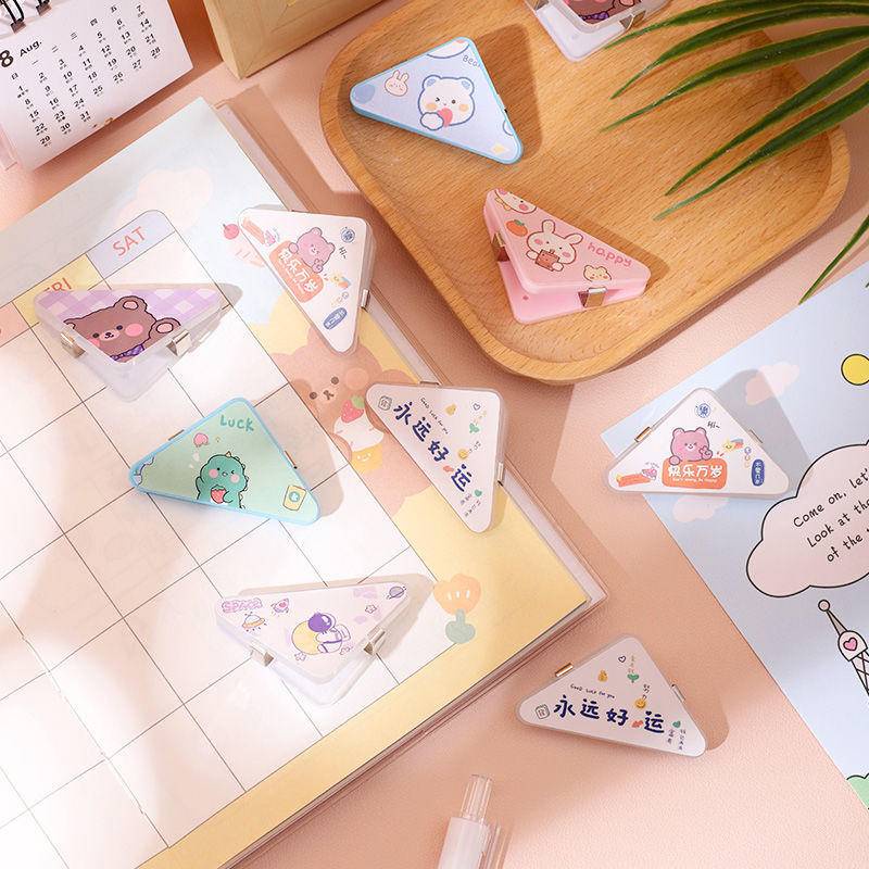 ⭐ iLado ⭐ 【4 PCS】 Kẹp tài liệu mini Tam giác kẹp giữ Kẹp Bướm kẹp nhựa Văn phòng phẩmCute Stickers trong suốt màu đặc Học Sinh kẹp giấy đồ dùng học tập Acrylic Tiện Dụng Cho Học Sinh cho trường học văn phòng dễ thương