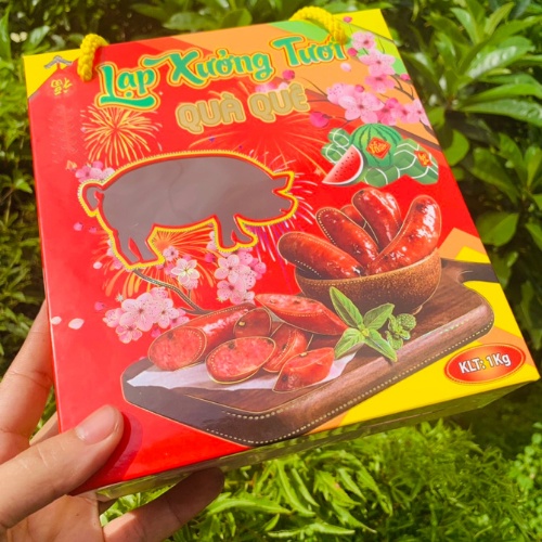 QUÀ TẾT 💥 1kg Lạp Xưởng Tươi Cai Lậy hút chân không - ngon sạch - ít mỡ 💥 KÈM HỘP QUÀ TẾT | BigBuy360 - bigbuy360.vn