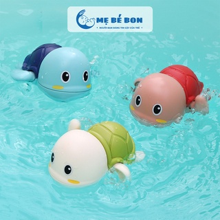 Rùa con tự bơi trong nước mẹ bé bon