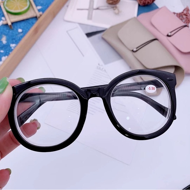 Mắt kính gọng tròn thiết kế đơn giản thời trang