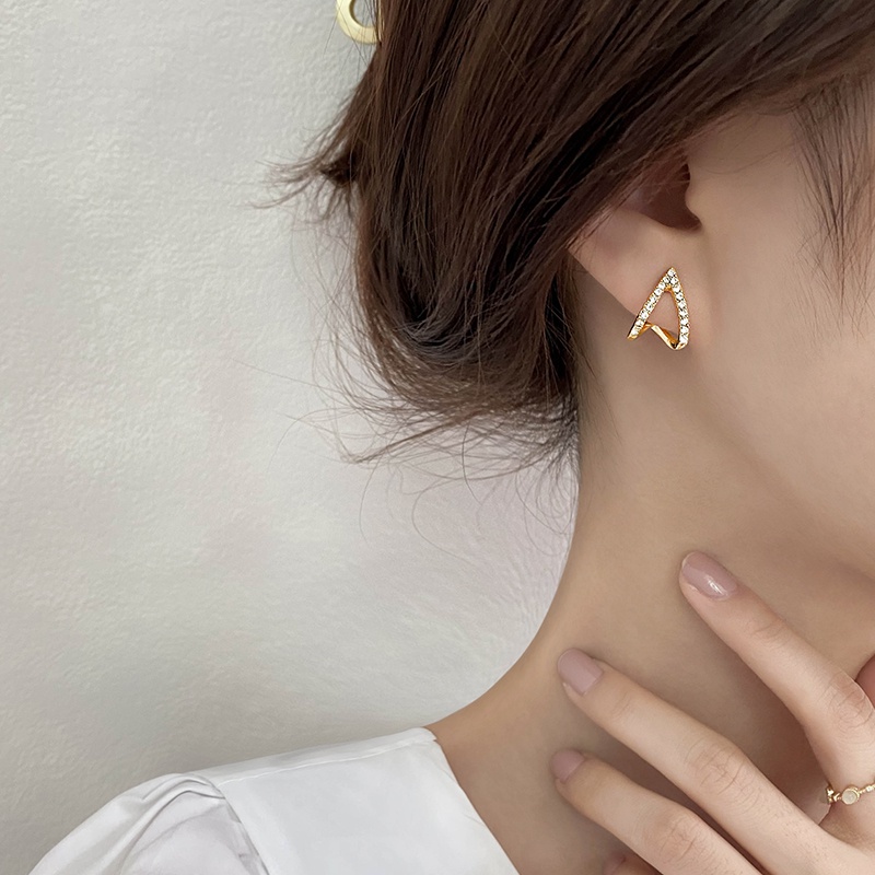 Bông Tai Tam Giác Đính Kim Cương Lấp Lánh